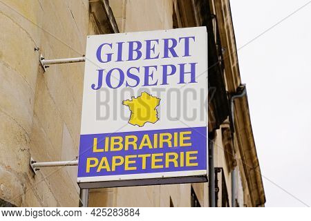 Poitiers , Aquitaine France  - 06 25 2021 : Gibert Joseph Logo Brand And Text Sign Bookstore Station