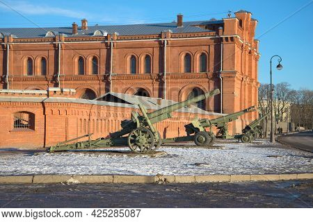 Saint Petersburg, Russia - January 20, 2017: Artillery Pieces Of The Period Great Patriotic War At W