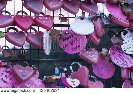 Penang, Malaysia. August 20, 2017.  Pink And Red Heart Lockets And Messages Of Love Attached To A Fe