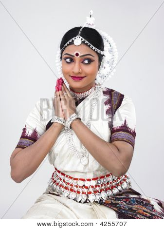 Indické klasické ženské strojírny tanečnice