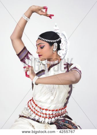 인도 출신의 여성 Odissi 댄서
