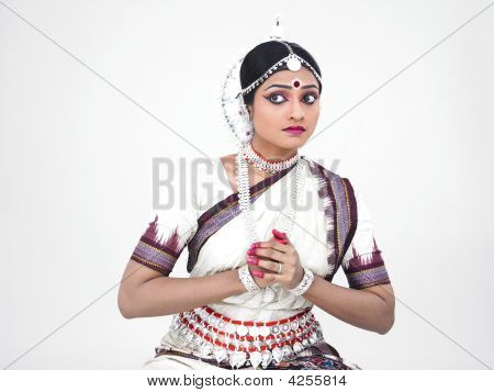 인도 출신의 여성 Odissi 댄서