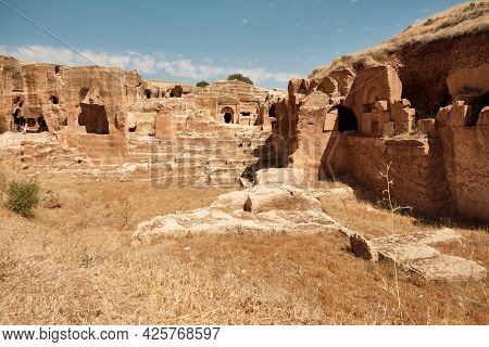 Dara Or Daras Ancient City. Ruins Of East Roman Fortress City In Northern Mesopotamia. Village Of Og