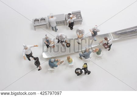 The Mini Figure Chef Cooking Teppanyaki On Kinfe