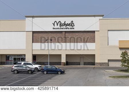 Cincinnati - Circa July 2021: Michaels Craft Store. Michaels Is An Arts And Crafts Retail Chain.
