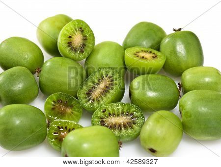 Kivi Berry veya Actinidia arguta