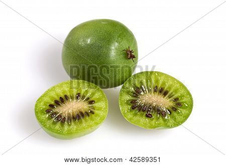 Kivi Berry veya Actinidia arguta