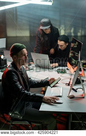 One of three swindlers using computer and smartphone while committing crime