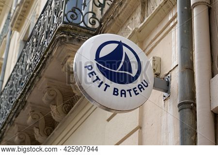Toulouse , Ocitanie France  - 06 30 2021 : Petit Bateau Logo Brand And Sign Text Front Of Kids Fashi