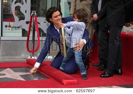 LOS ANGELES - APR 2:  Orlando Bloom, Flynn Bloom at the Orlando Bloom Hollywood Walk of Fame Star Ceremony at TCL Chinese Theater on April 2, 2014 in Los Angeles, CA