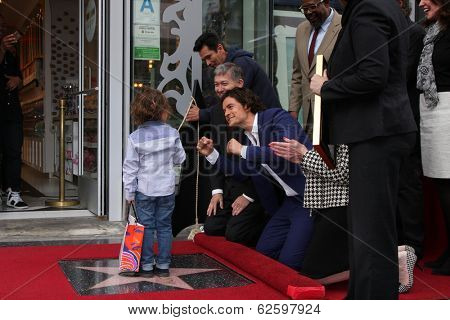 LOS ANGELES - APR 2:  Orlando Bloom, Flynn Bloom at the Orlando Bloom Hollywood Walk of Fame Star Ceremony at TCL Chinese Theater on April 2, 2014 in Los Angeles, CA