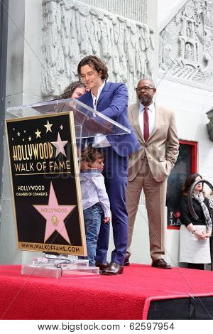 LOS ANGELES - APR 2:  Orlando Bloom, Flynn Bloom at the Orlando Bloom Hollywood Walk of Fame Star Ceremony at TCL Chinese Theater on April 2, 2014 in Los Angeles, CA
