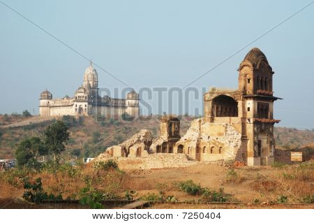 Lakshmi tempel og ruiner af gamle fæstning i Orcha, Indien, madhya Pradesh