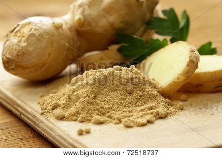 ground and fresh ginger traditional oriental spice