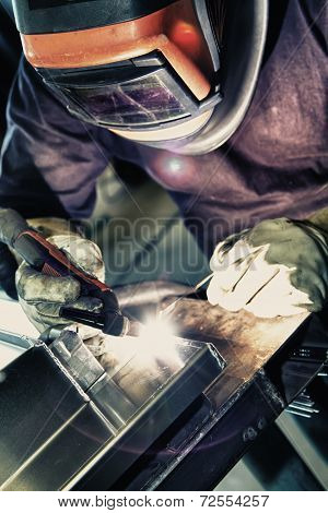 Welder to weld aluminum materials.