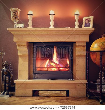 Photo interior of a home with a burning fireplace