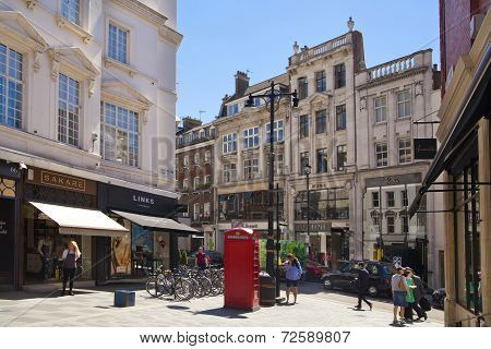 Bond street shops, Selfridges in London