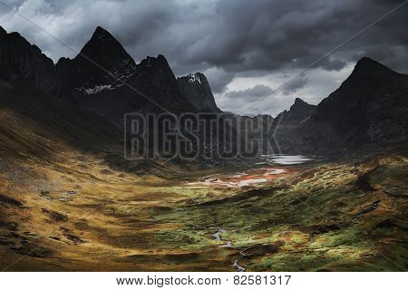 Quebrada Caliente in Cordiliera Huayhuash, Peru, South America
