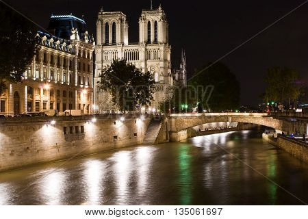 Notre Dame Cathedral by nigth in Paris