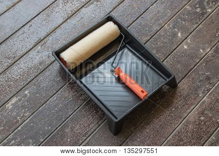 The Black paint trays with White Color & Roller