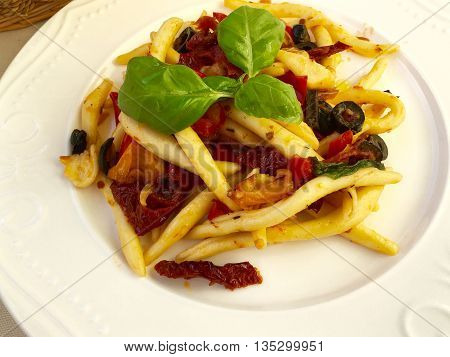 Italian pasta Maccheroni al ferretto con verdure
