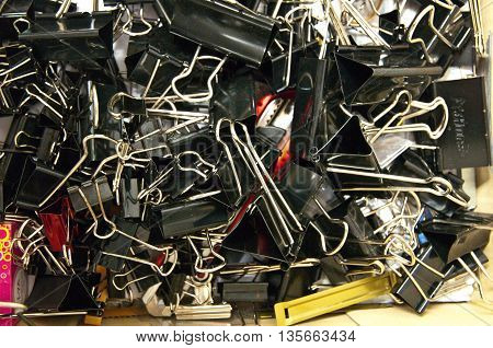 Many pile papred clips in box, office tool