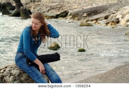 Belle fille sur la plage