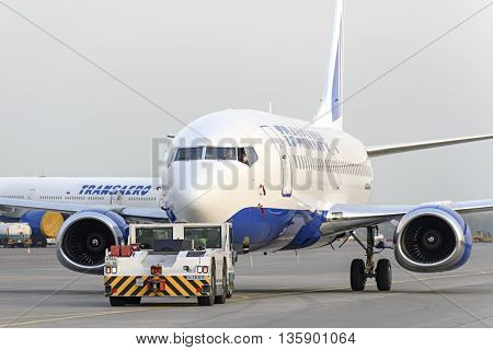Boeing 737 Transaero Towed To The Runway.