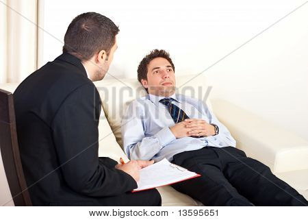 Psychiatr s mužský pacient