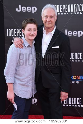 LOS ANGELES - JUN 20:  Brent Spiner & Jackson Spiner arrives to the 