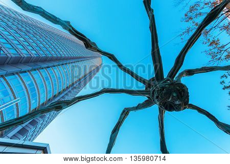 Tokyo, Japan - November 28 2015: Maman - A Spider Sculpture By Louise Bourgeois, Situated At The Bas