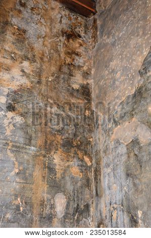 Zoom In The Corner In An Old House