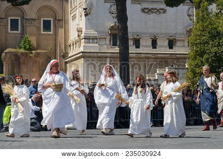 Show Of Ancient Romans In The Birthday Of Rome Occasion