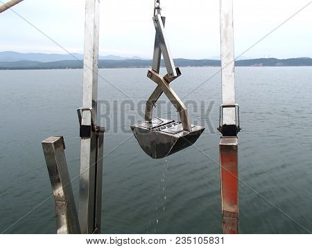 Recovering of the benthic grab sampler with the A-frame