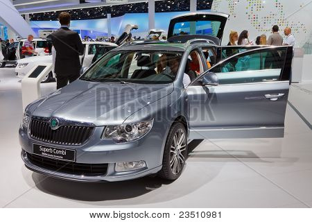 FRANKFURT - SEP 17: Škoda Superb Combi auto na 64 Ausstellung Internationale Automobil, (I