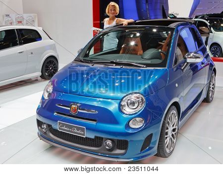 프랑크푸르트-9 월 17: Abarth 500 Cabrio 이탈리아 자동차 64 국제 자동차 Ausstell에 표시
