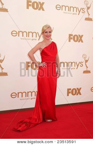 LOS ANGELES - SEP 18: Angela Kinsey ankommer 63 Primetime Emmy Awards på Nokia Theater på 