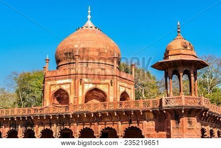 Tomb Of Fatehpuri Begum Near Taj Mahal In Agra - Uttar Pradesh, India