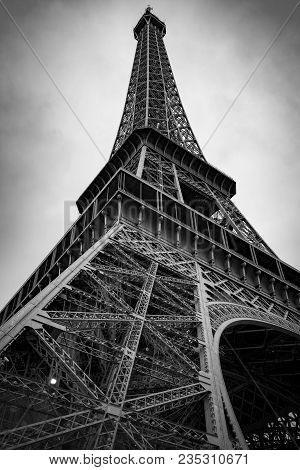 A Black And White Photo Of The Eiffel Tower In Paris