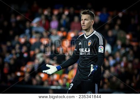 VALENCIA, SPAIN - APRIL 8: Neto during Spanish La Liga match between Valencia CF and RCD Espanyol at Mestalla Stadium on April 8, 2018 in Valencia, Spain