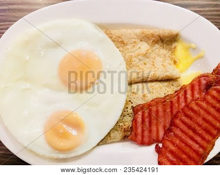 Cheesy Oatcakes With Double Fried Egg And Crispy Bacon