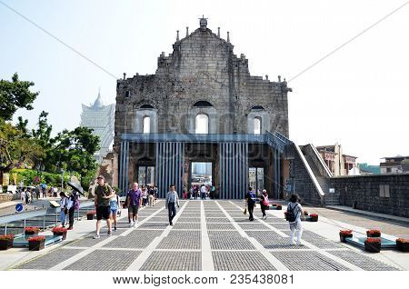 Macau, China- 06 Apr, 2018: People At Ruins Of Saint Paul Church In Historical Old City Center In Ma