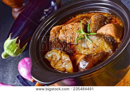 Eggplant Casserole - (melitzanes Me Kreas Sti Katsarola)