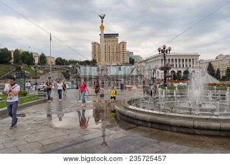 Kiev, Ukraine - July 01, 2017: Citizens And Tourists On The Independence Square After The Rain
