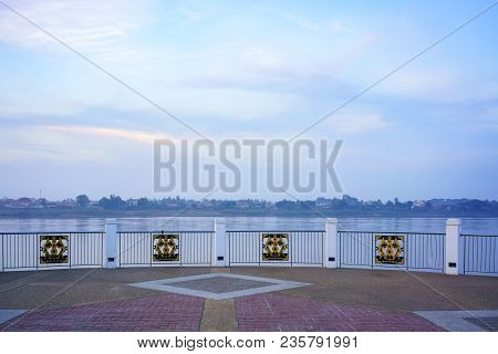 Beautiful Viewpoint At Tha Sadet Promenade Along Mekong River In The Evening In Nong Khai ,thailand
