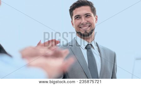 business team applauding the speaker after the business presenta