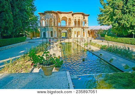 Shady Historical Shazdeh Garden Is The Perfect Place To Relax And Enjoy The Cool Microclimate, Creat