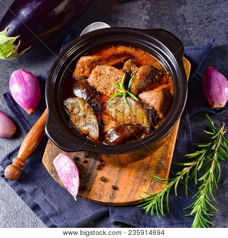 Eggplant Casserole - (melitzanes Me Kreas Sti Katsarola)