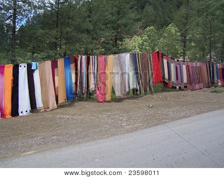 Sjaals langs weg in Murree