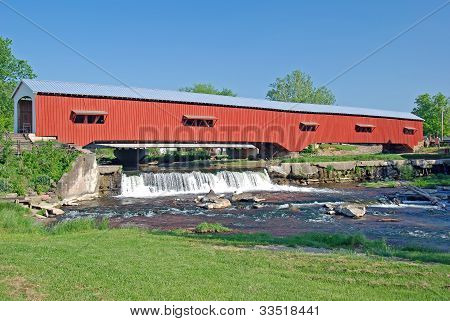 Ponte coperto In rurale Indiana